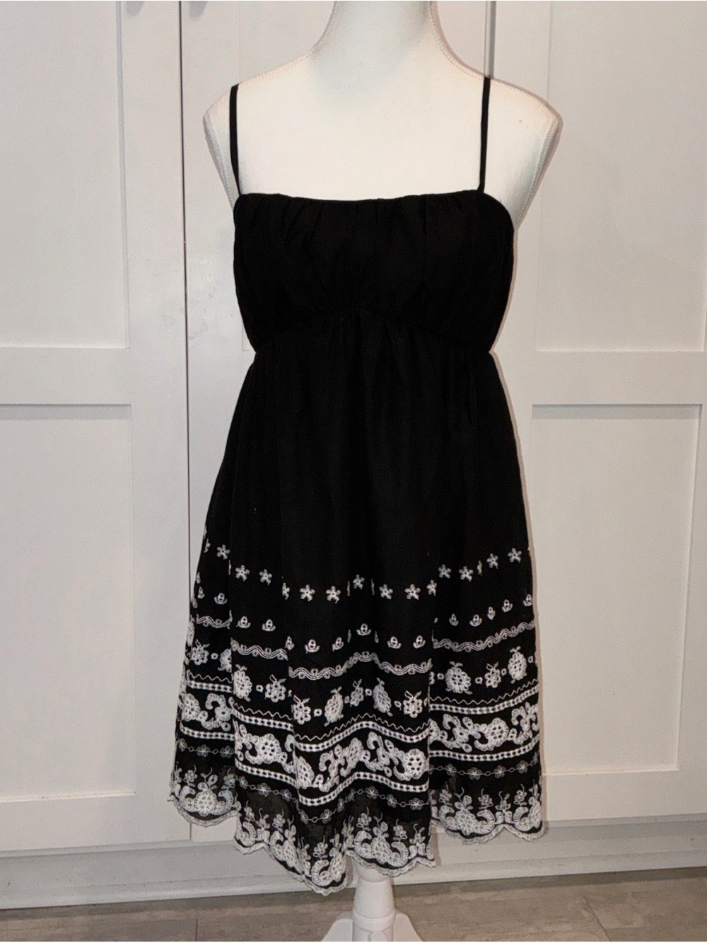 NWT Cotton embroidered pleated empire dress 10 black spaghetti strap lined S